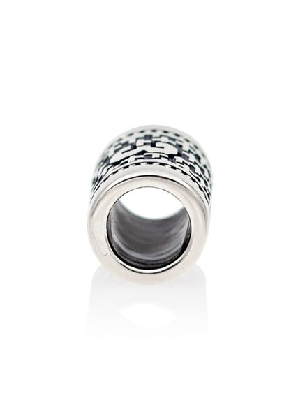 Фото шарм цифра 3 из серебра на белом фоне отверстие