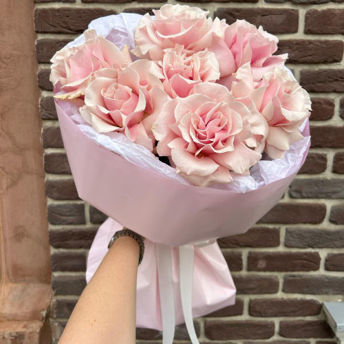 Букет "Пинк Мондиаль" французские розовые розы 7 шт