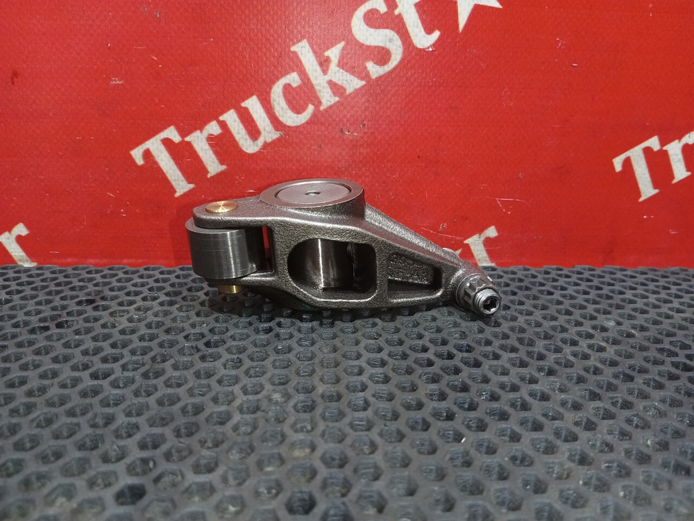 Коромысло впускного клапана 2024г.