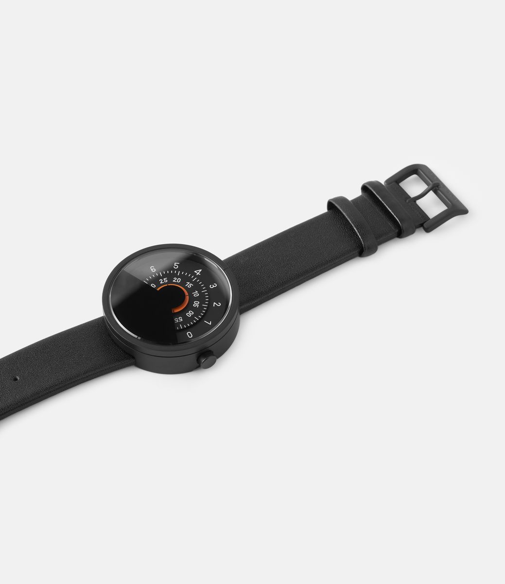 Anicorn Series 000 Black & Orange — часы с дисковым циферблатом