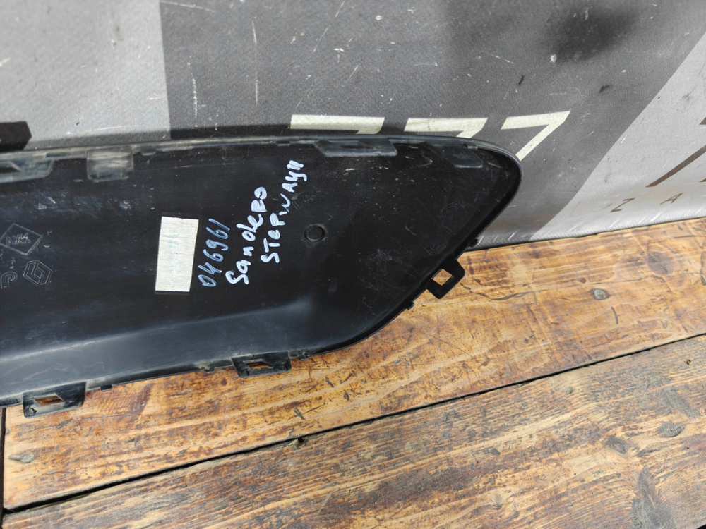 Накладка переднего бампера правая Renault Sandero 2 Stepway 13-22 Б/У Оригинал 620757336R
