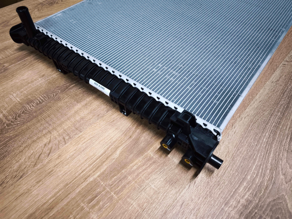 Радиатор Hongqi E-QM5