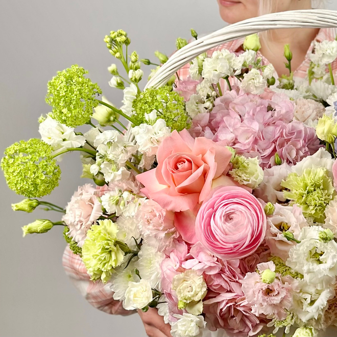 Цветочная композиция в корзине Признание