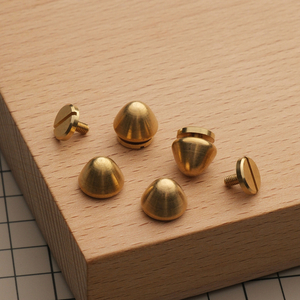 Ножка для сумки латунь закругленный треугольник (поштучно)