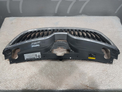 Решетка радиатора Skoda Rapid 1 12-20 Б/У Оригинал 5ja853668