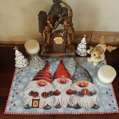 Декоративная гобеленовая салфетка Три веселых гнома 30*50