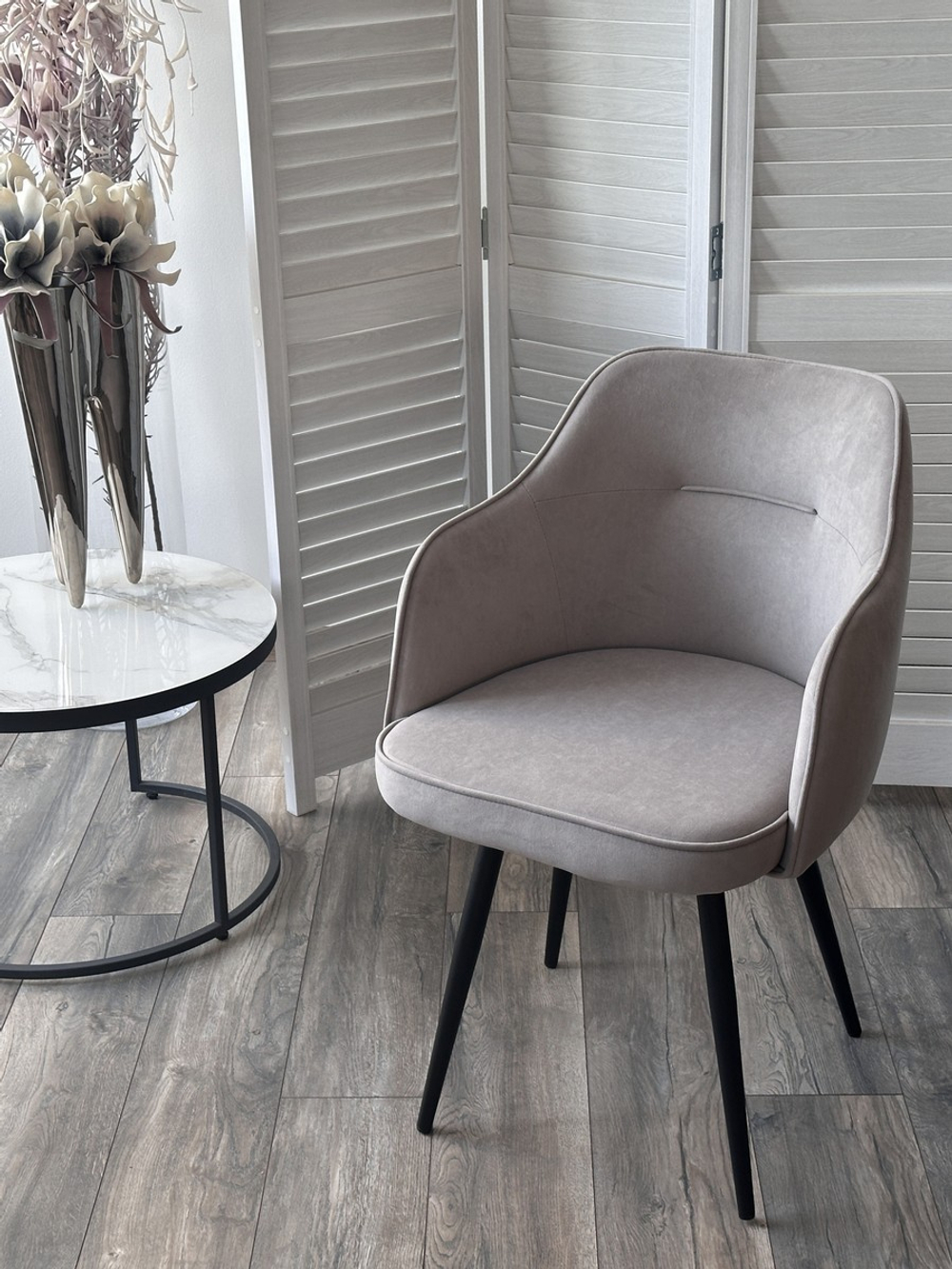 Стул М-City DISAUR Лорис поворотный на поворотный на 360 градусов, B22 Серый, Велюр, Черный каркас