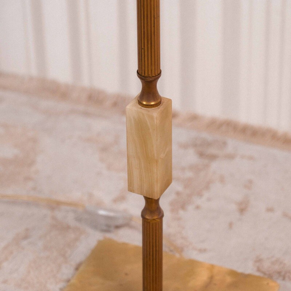 Напольный торшер из оникса и латуни