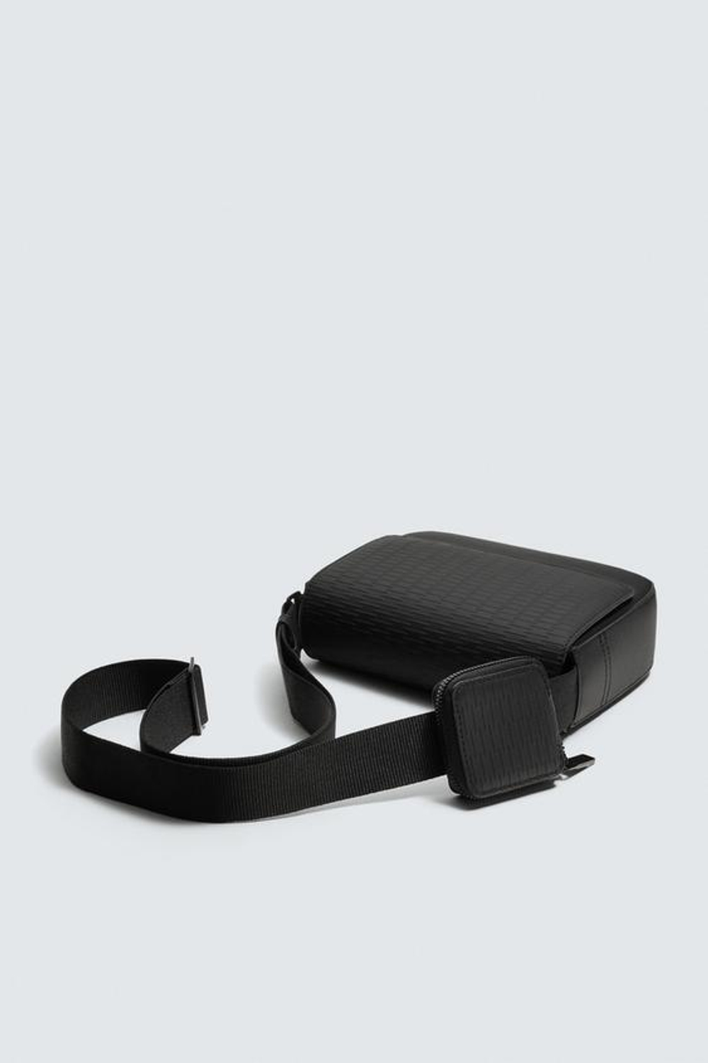 ZARA ПРОРЕЗИНЕННАЯ СУМКА С ТЕКСТУРОЙ, ЧЕРНЫЙ