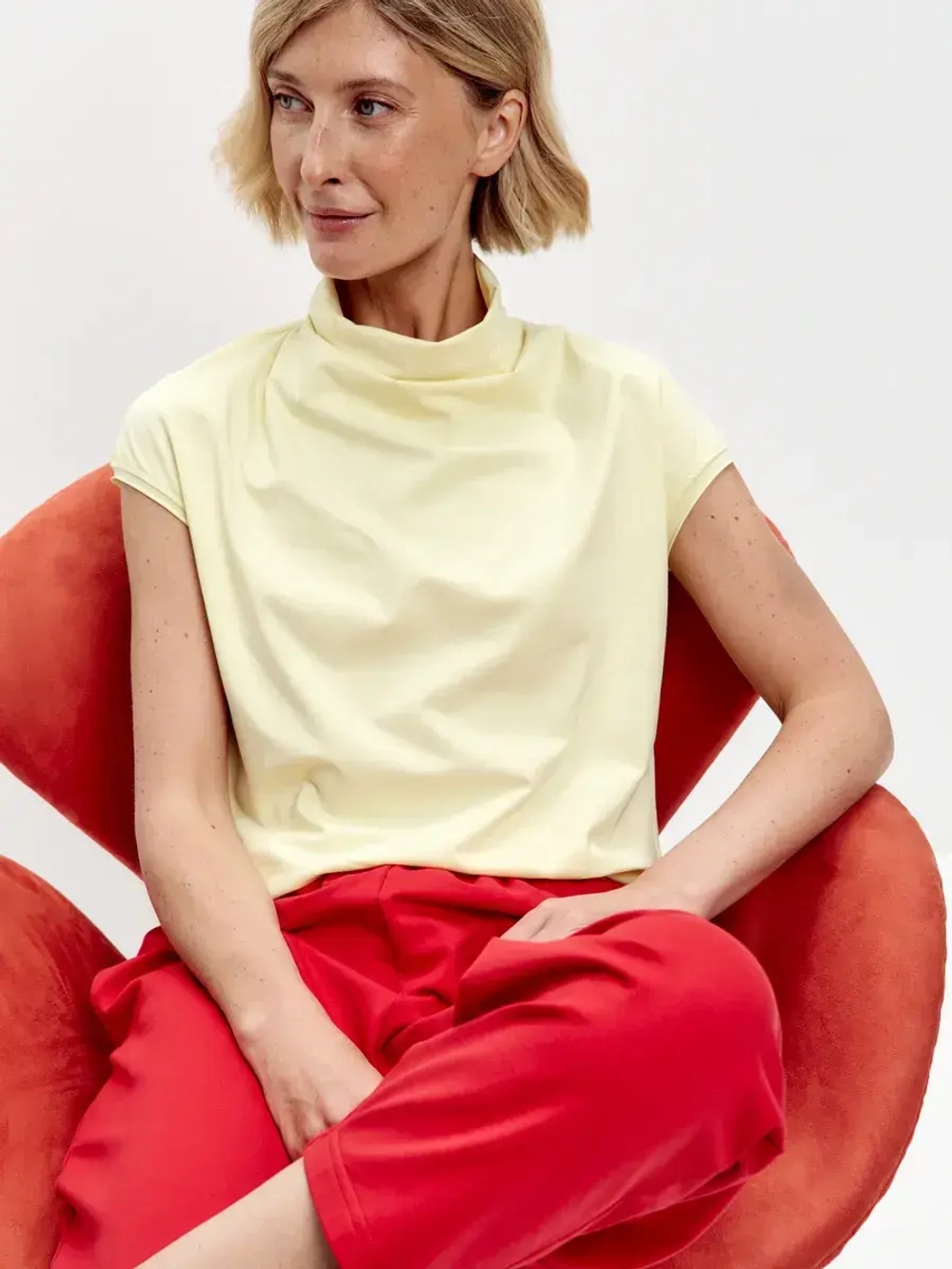 Футболка дизайнерская с цельнокроеным воротником