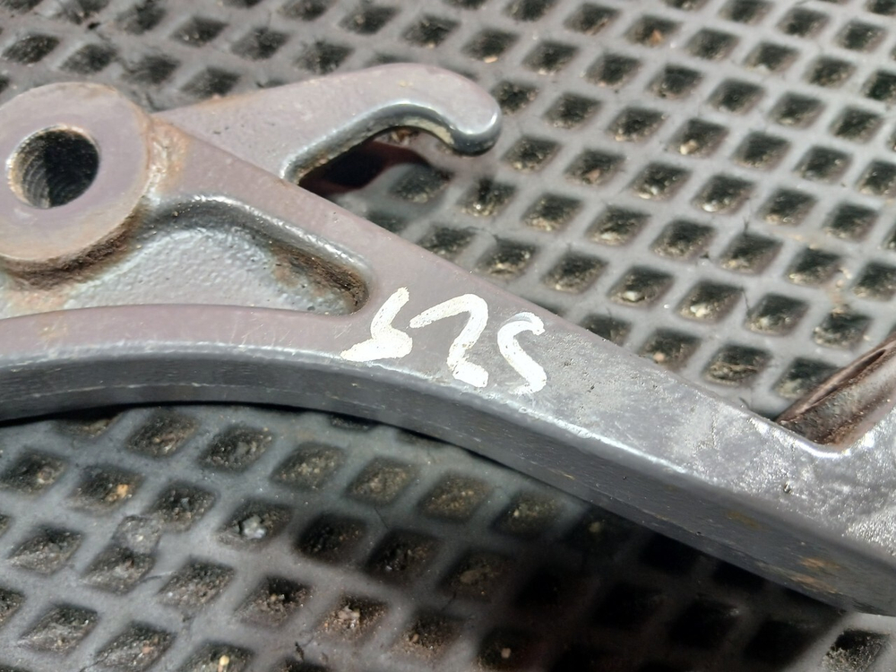 Кронштейн ящика АКБ