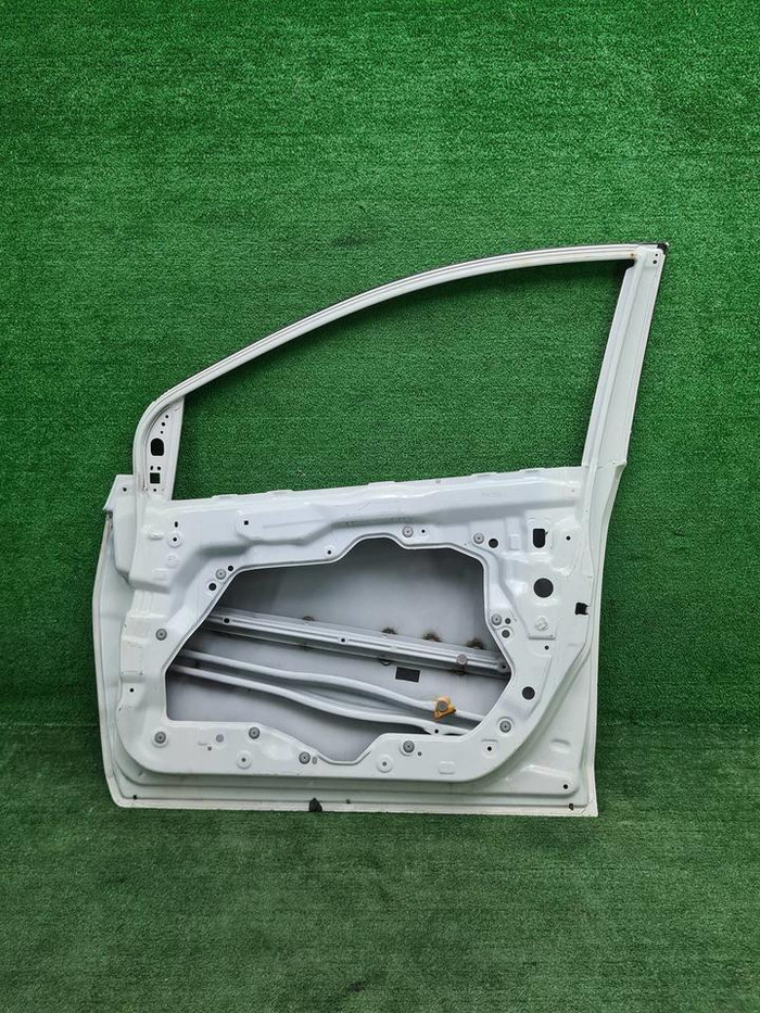 Дверь передняя правая Mazda 2 DE (2007-2014)