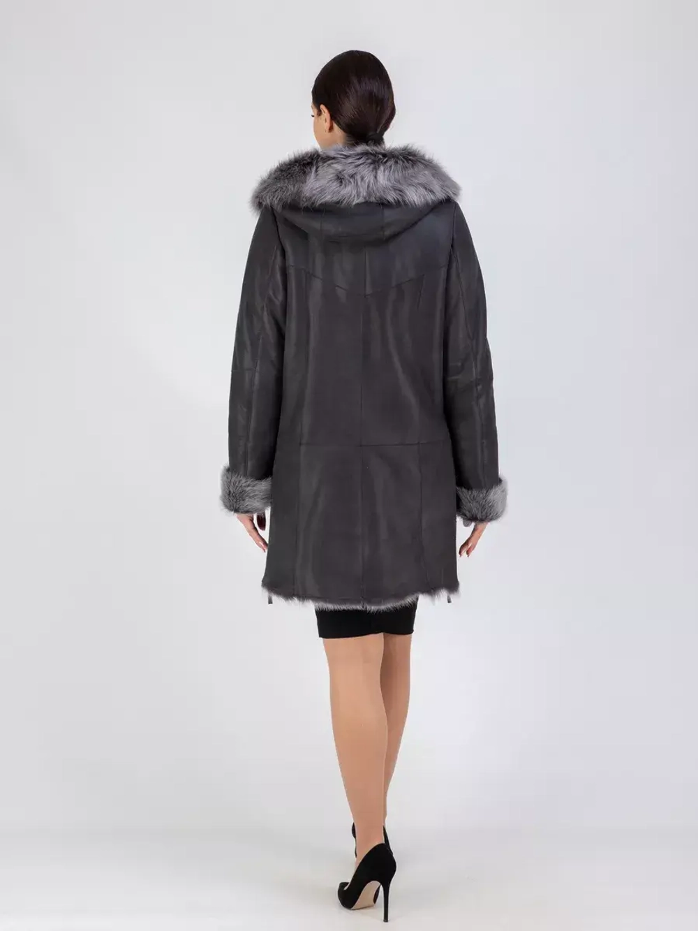 Дубленка зимняя с капюшоном натуральная