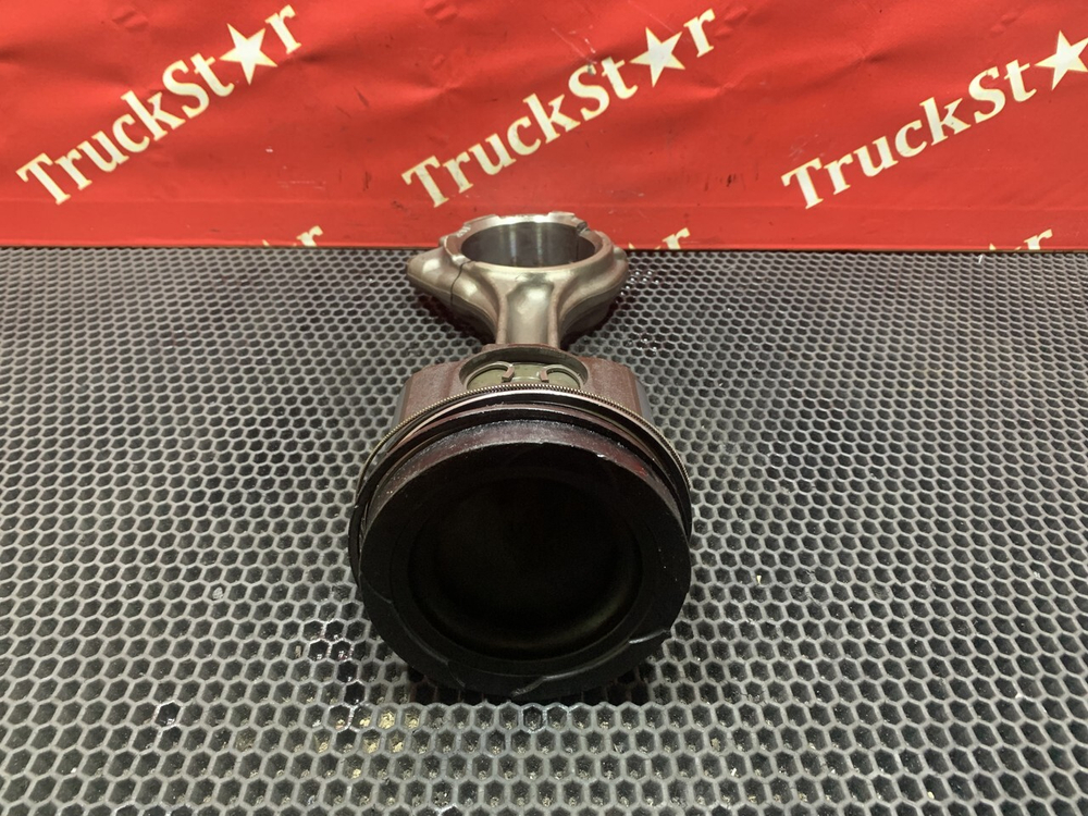 Поршень с шатуном 2021г