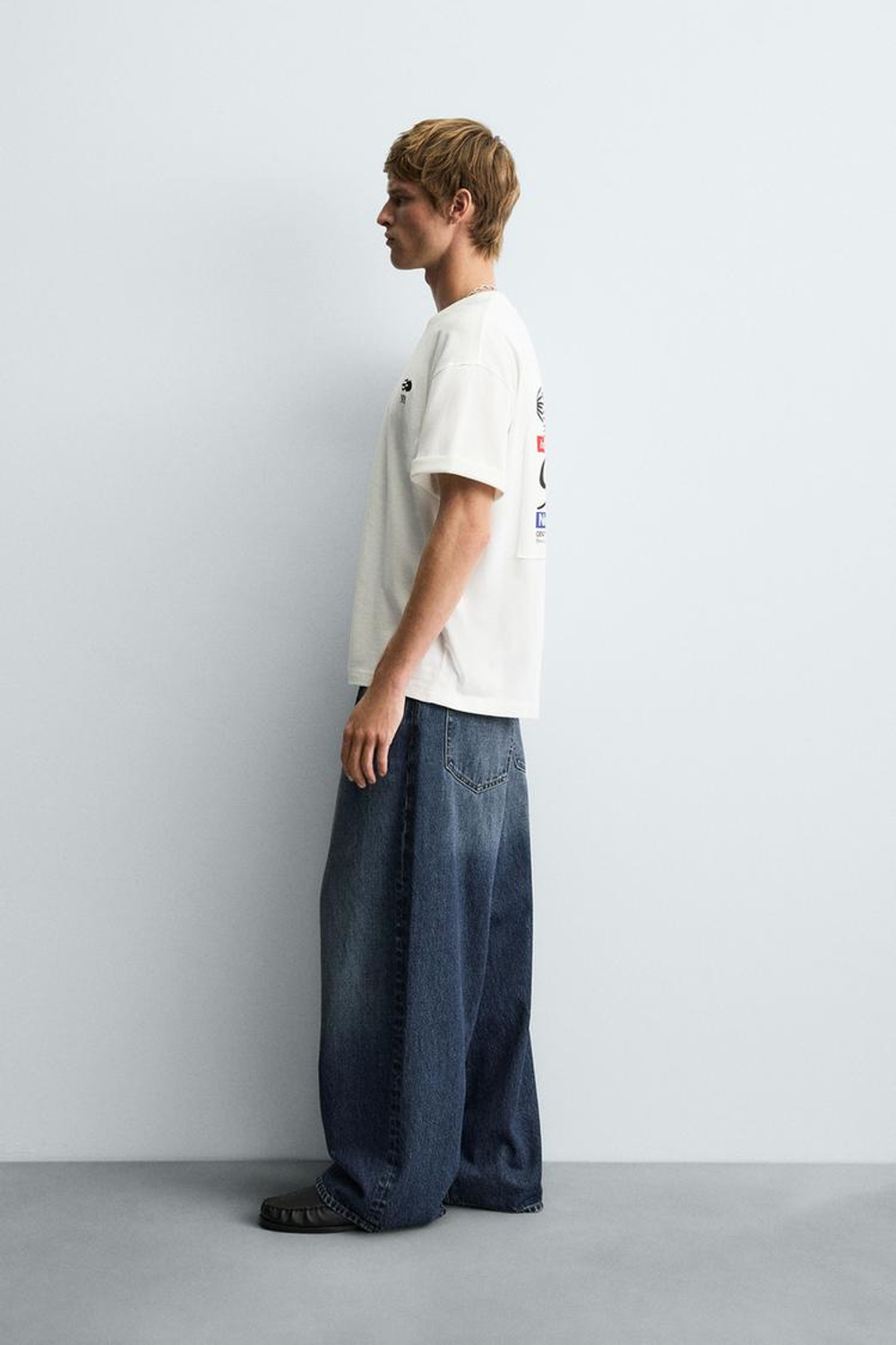 ZARA ФУТБОЛКА С КОМБИНИРОВАННОЙ НАШИВКОЙ, ЖЕЛТОВАТО-БЕЛЫЙ