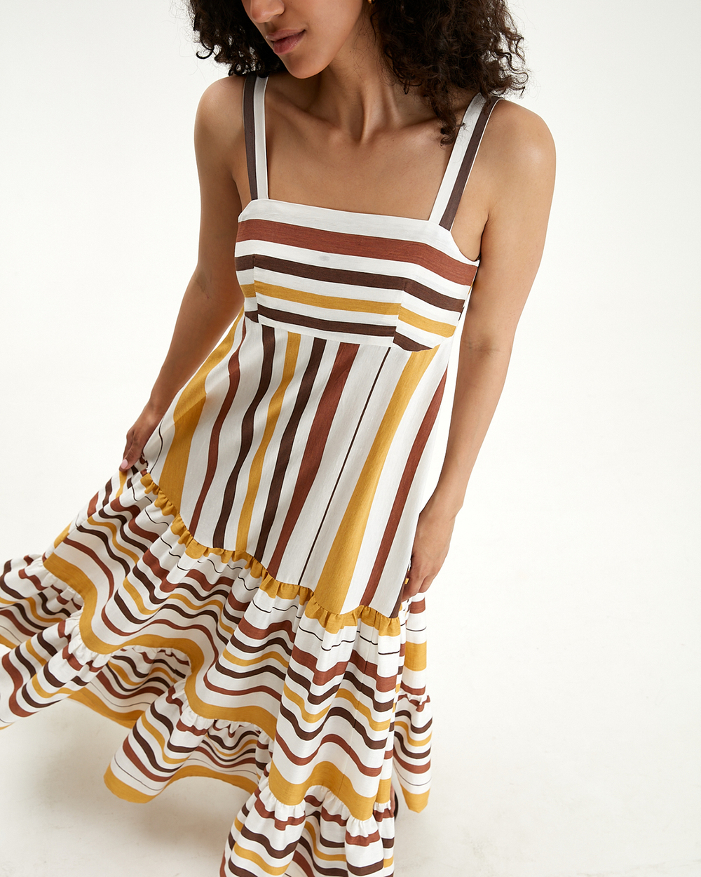 Сарафан с ярусной юбкой в крупную полоску
