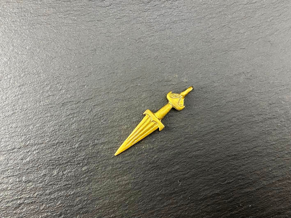 Подвеска. Кинжал