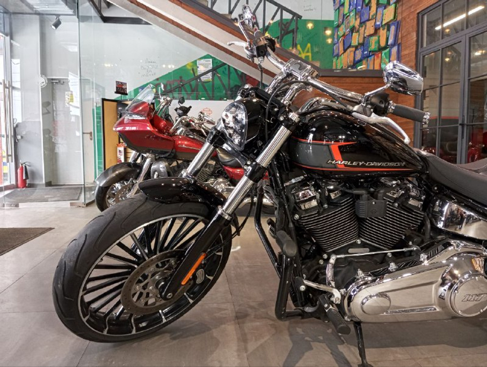 Harley-Davidson BREAKOUT 117 (Vivid Black) с НДС