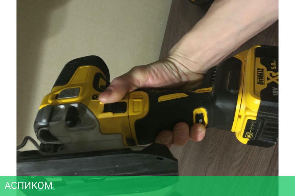 Дрель-шуруповерт DeWalt DCS335N-XJ