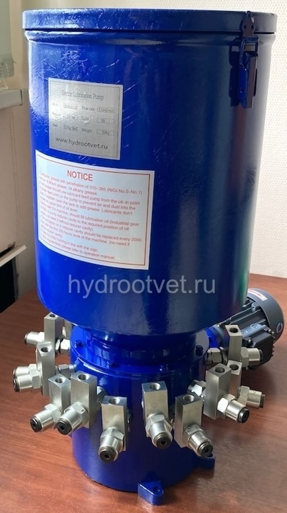 11DDRB-N5.8/30 - Станция смазки электрическая для многоточечных систем, рабочее давление до 315 бар, подача 5,8 мл/мин, мощность двигателя 0,18 кВт, объем бака 30 литров, число выходов: 11