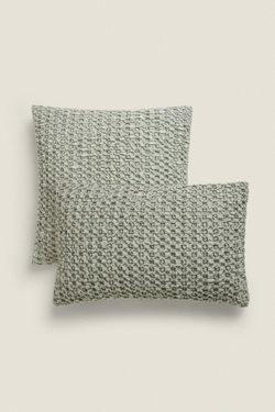 ZARA HOME ЧЕХОЛ ДЛЯ ДЕКОРАТИВНОЙ ПОДУШКИ С ВЫШИВКОЙ ИЗ РЕЛЬЕФНОЙ ТКАНИ, ЗЕЛЕНОВАТЫЙ