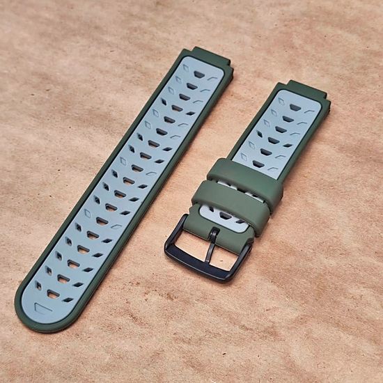 Ремешок для Garmin Forerunner 735XT / 220 / 230 / 235 / 620 / 630 силиконовый двухцветный (Хаки / Серый)