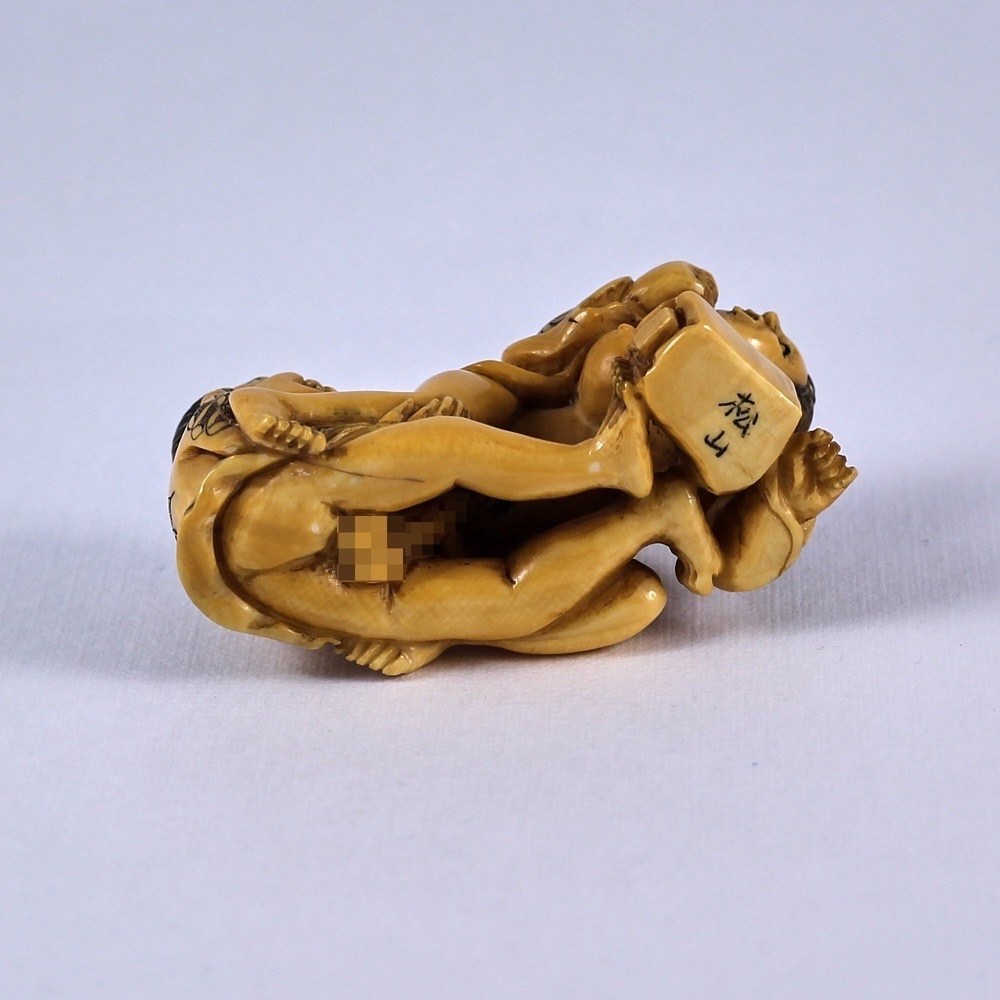 Эротическая статуэтка нэцкэ Сексуальные ласки