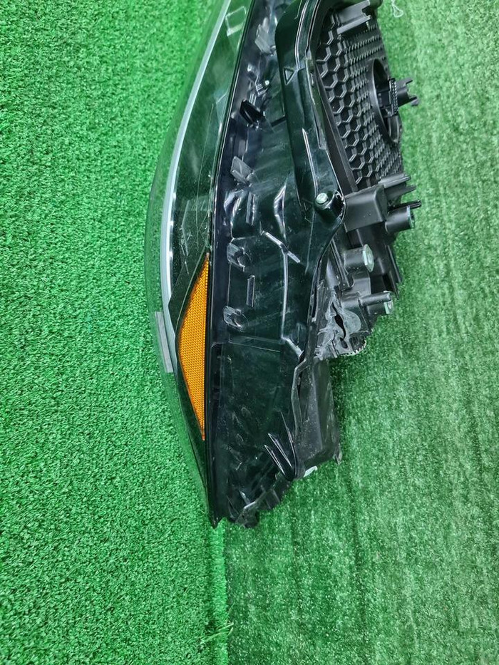 Битая Фара правая Lexus NX 2 (2021-н.в.) LED