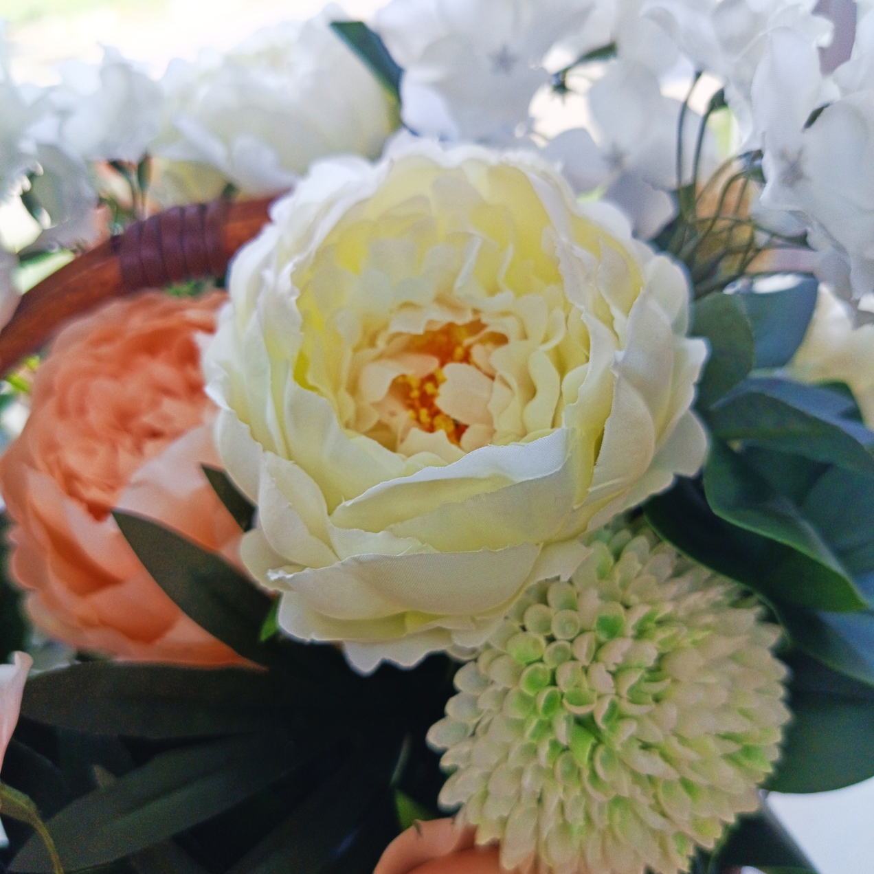 Венки , корзины , полянки , букеты .По самым низким оптовым ценам .От элитных и эксклюзивных до эконом со вкусом .