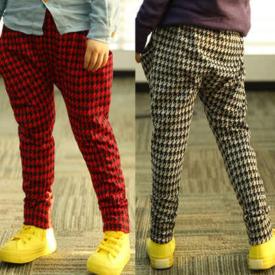 Брюки в ломаную клетку с заниженной проймой