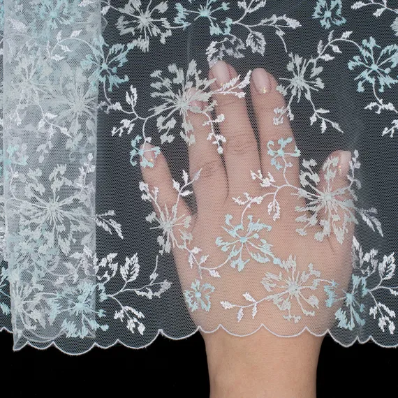 Вышивка на сетке светло-серый/ментол 20 см