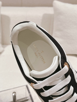 Louis Vuitton Time Out