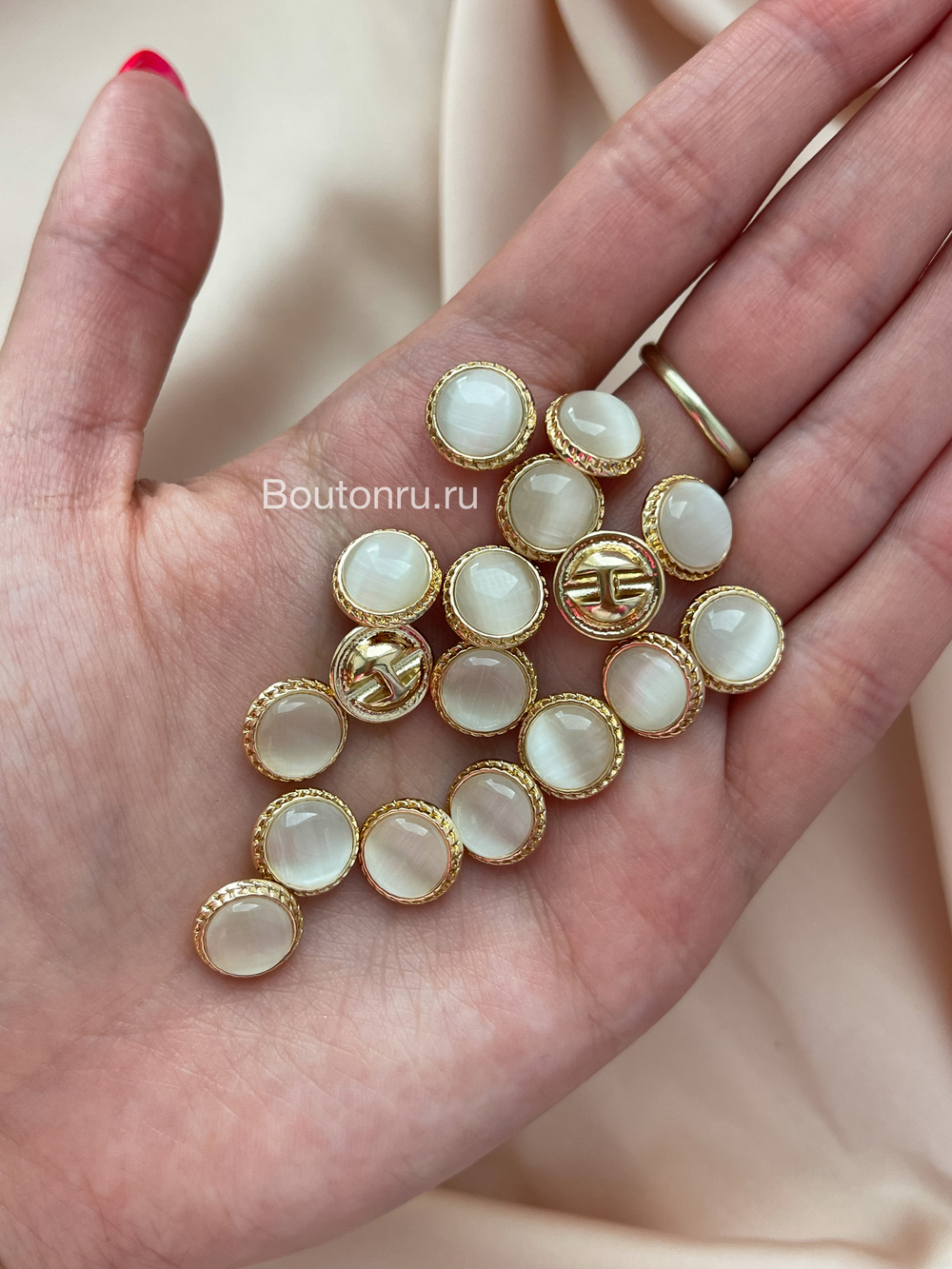 Пуговицы золото белая (серая перламутровая) луна на скрытой ножке