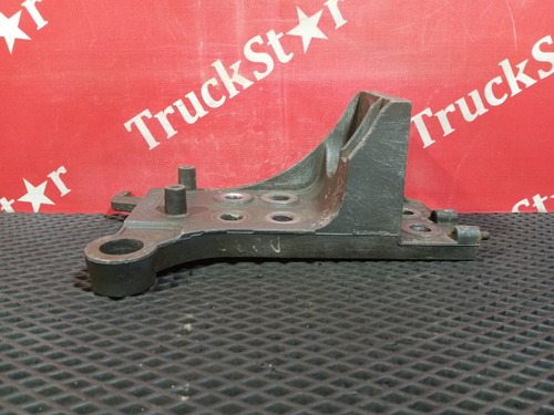 Кронштейн бампера левый