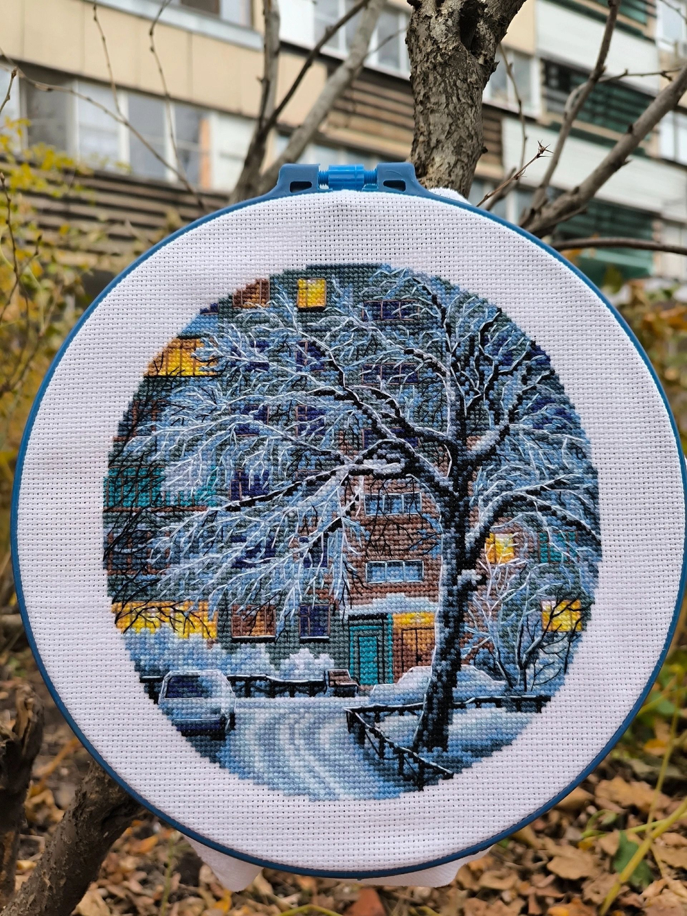 Набор для вышивания крестом Искусница "Зима. Вечер.У подъезда"