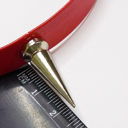 Ошейник чокер на шею красный лаковый с длинными шипами (25мм).