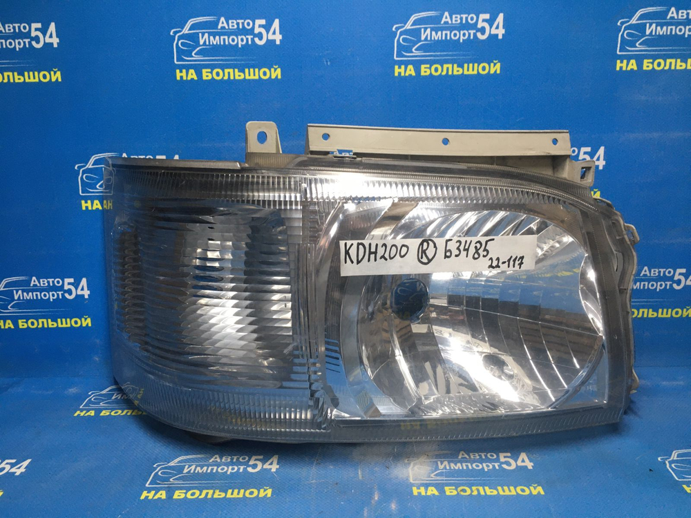 Фара передняя правая TOYOTA HIACE 2004-2010