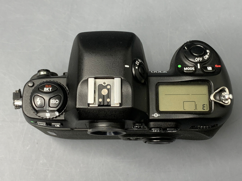 Nikon F100