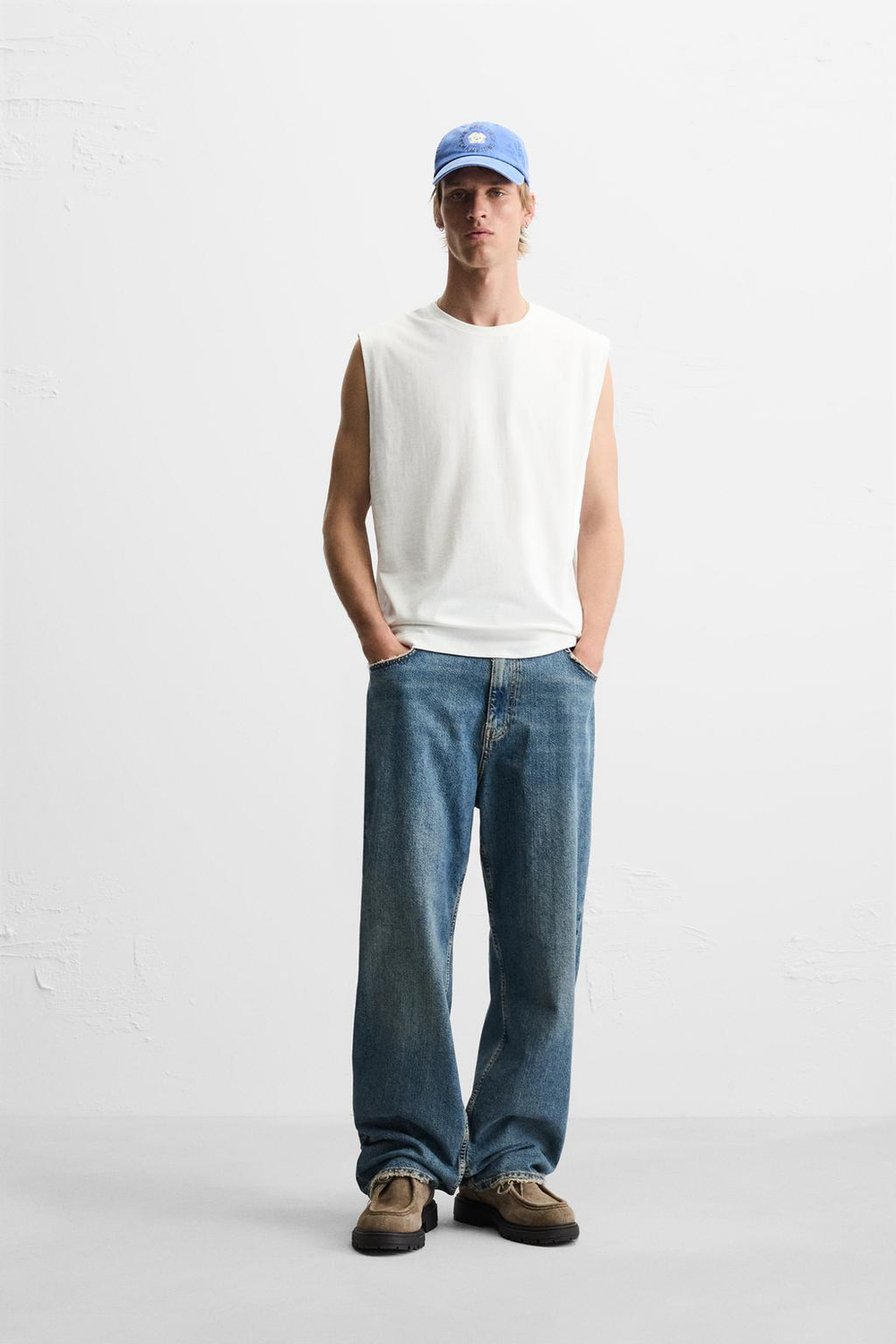 Топ relaxed fit без рукавов