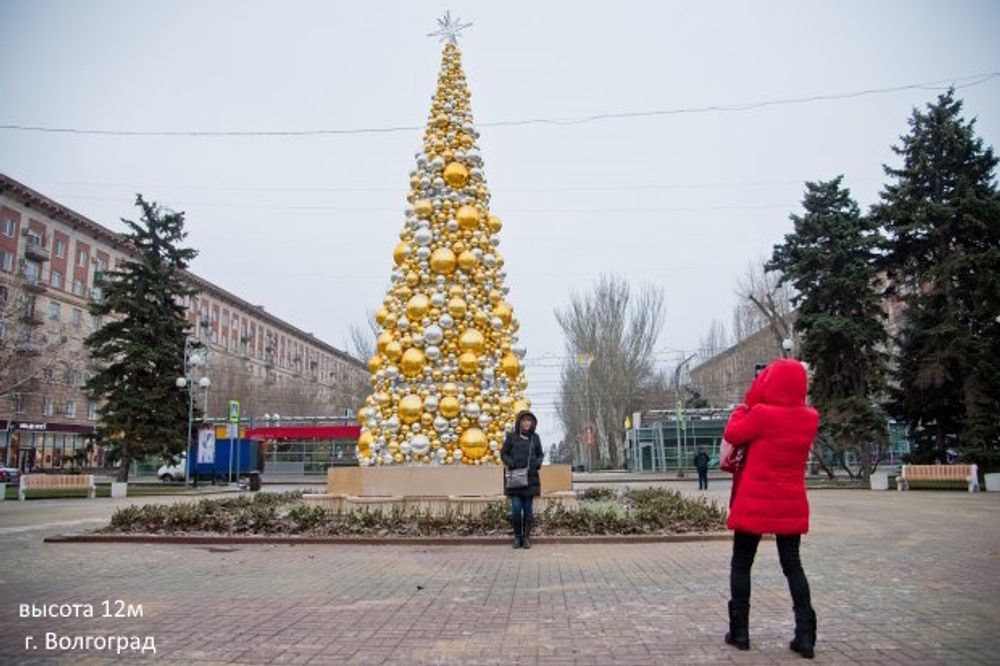 елка из шаров