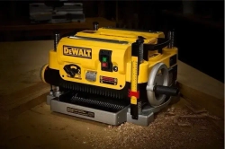 Рейсмусовый станок DEWALT DW735