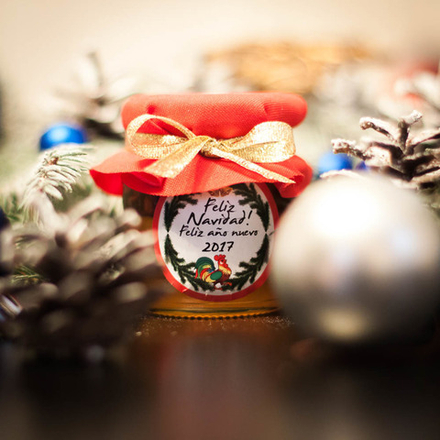 Брендированные баночки с медом для корпоративных подарков на Новый Год (пример)