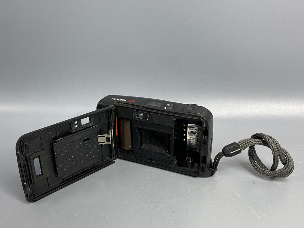 Yashica T4