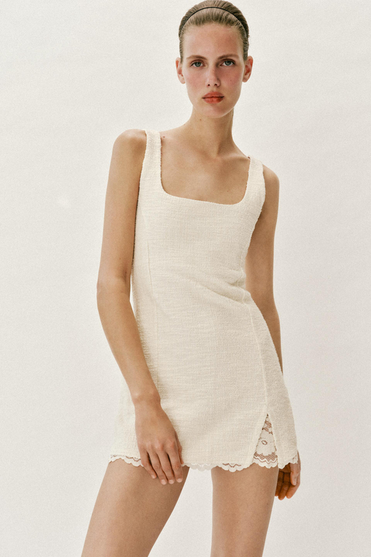 ZARA КОРОТКОЕ ПЛАТЬЕ ИЗ РЕЛЬЕФНОЙ ТКАНИ, ЭКРЮ