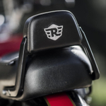 Подушка спинки пассажирского сиденья Royal Enfield, черного цвета, арт. KXA00097