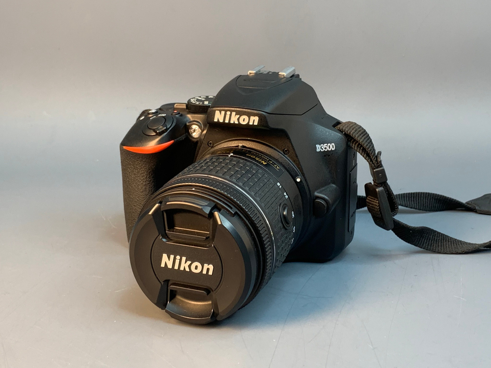 Nikon D3500 Kit 18-55mm 9067 Кадров