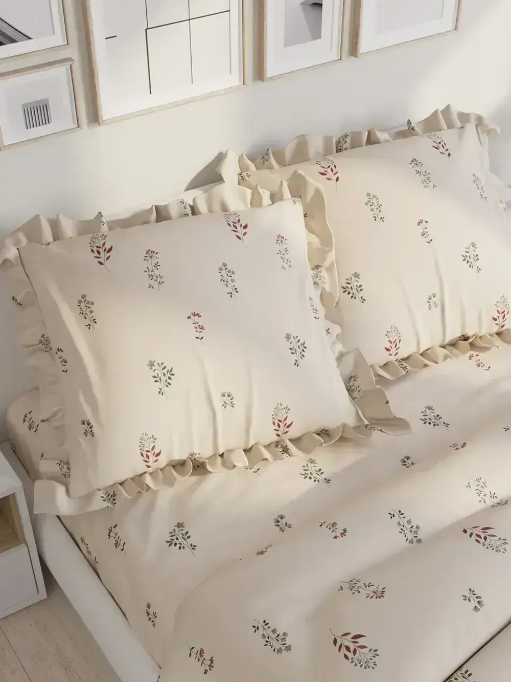 Декоративная наволочка с рюшами, оборками "Гербарий Эко" 70х70 см, 1 шт, без молнии