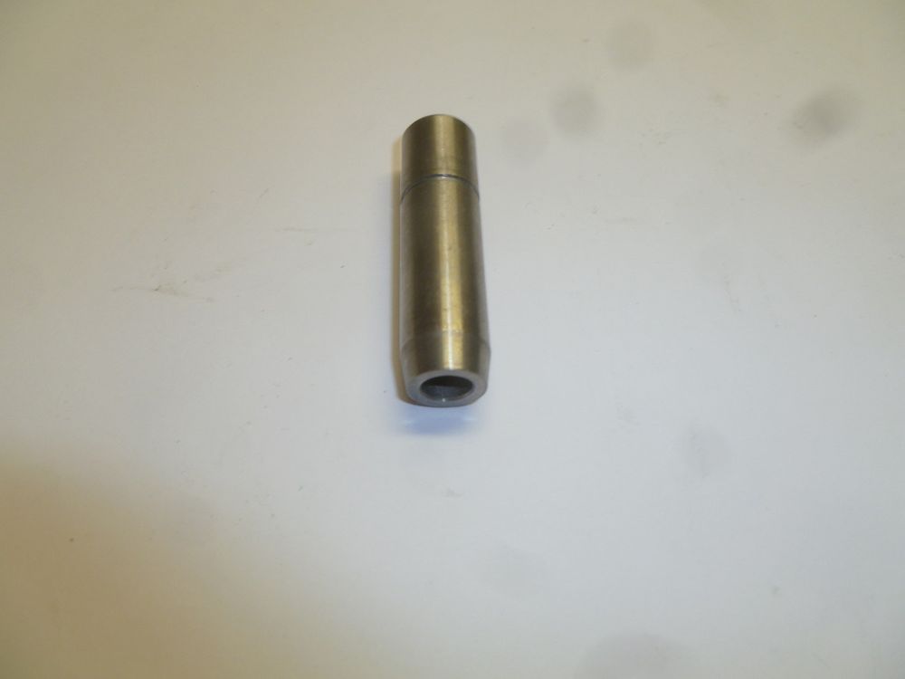 Втулка направляющая клапана КМ376/Valve guide