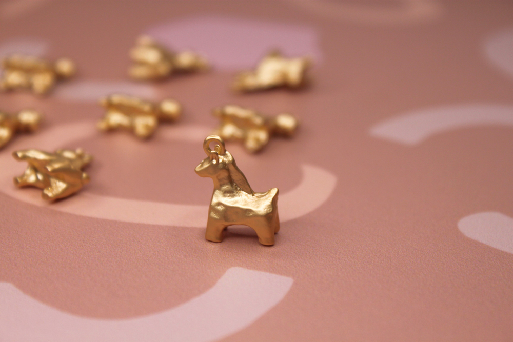 Подвеска лошадь матовая золото 15х20х7 мм