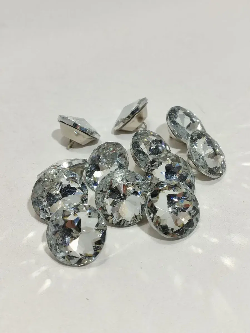 Стразы 30 мм для каретной стяжки и диванов